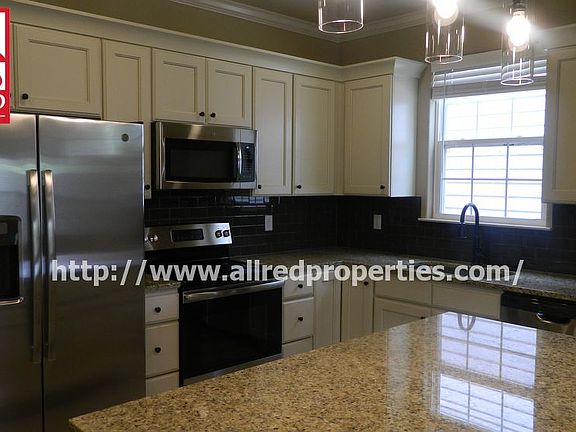 4th image of 865 W North St