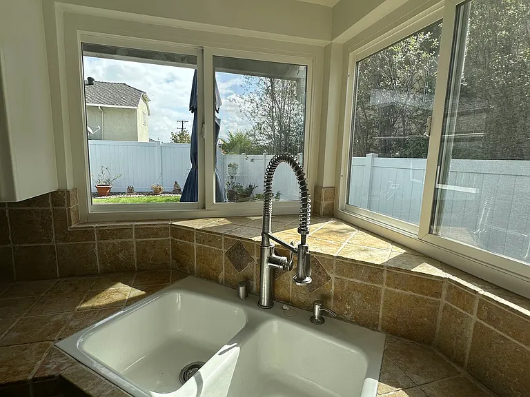 20428 Roslin Ave — Photo 5