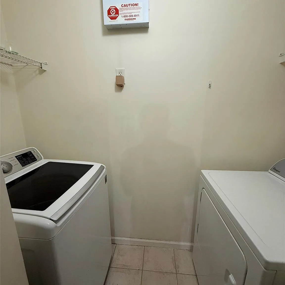 2 bed, 2.0 bath, 1048 sqft, $2,440 — Photo 3