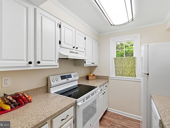4th image of 704 S Arlington Mill Dr #17101