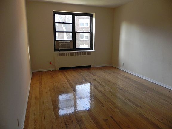 3rd image of 21 Schenck Ave APT 1AA