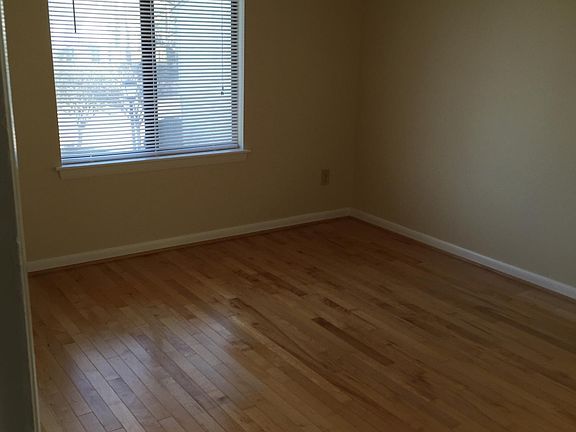 5th image of 559 Barberton Dr