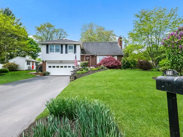 220 Forrest Dr, Chalfont, PA 18914