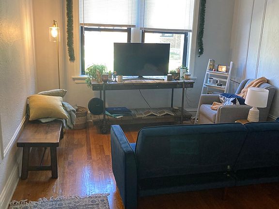 3rd image of 1024 Art Hill Pl APT 1E