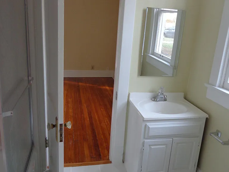 Main floor full bath
