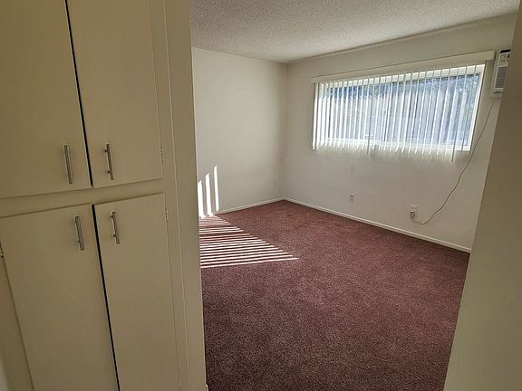 4th image of 1755 Granville Ave #5