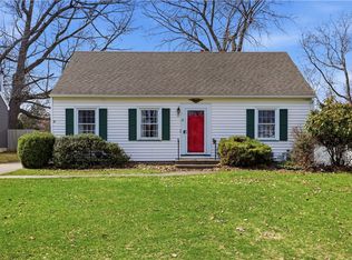 37 Oakmount Dr, Rochester, NY 14617