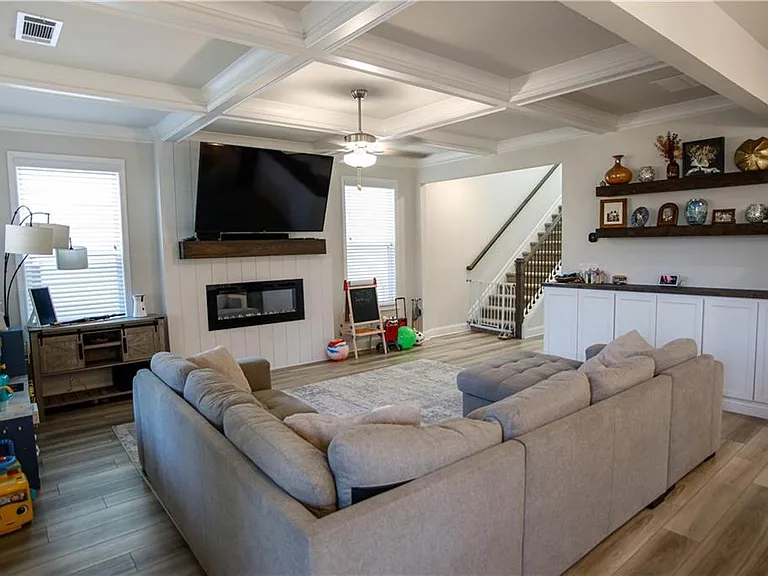 5329 Fox Hill Ln — Photo 4