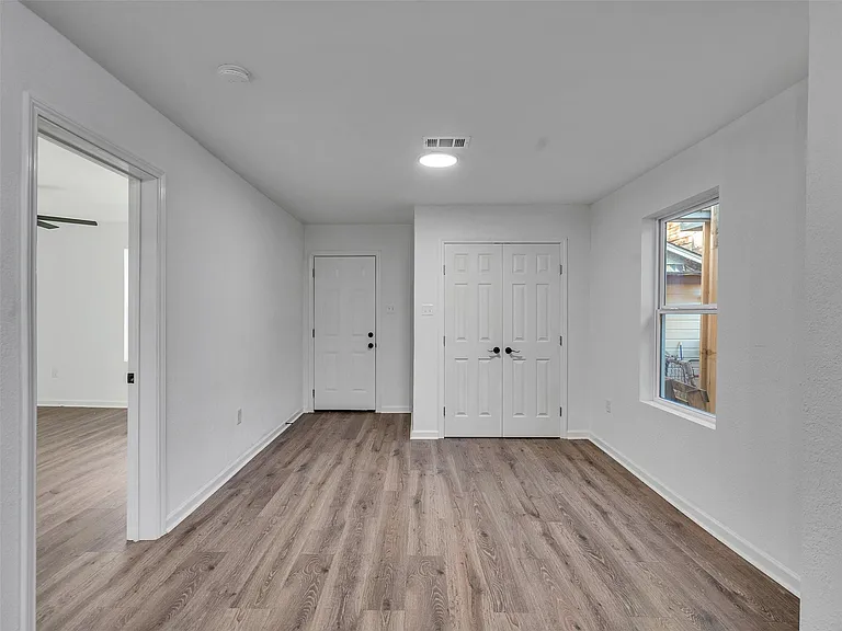 2416 Cumberland St — Photo 17