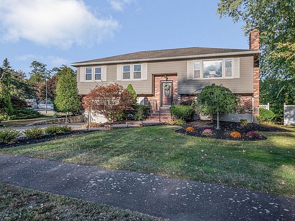 2nd image of 3 Jennifer Dr