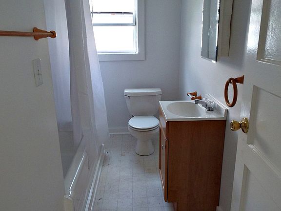 5th image of 162 Oak Ln