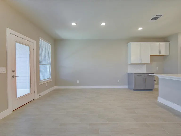 1709 Summerlyn — Photo 22