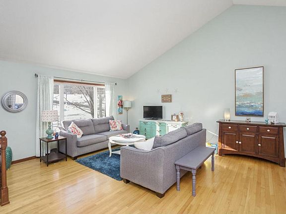3rd image of 632 Knollwood Dr