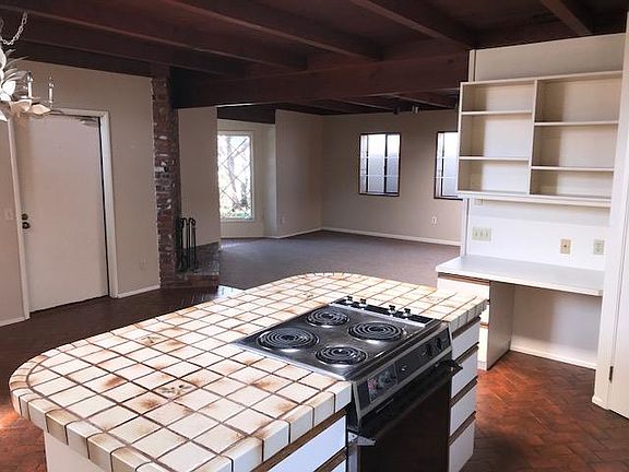 3rd image of 1108 Winthrop Ln
