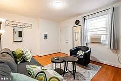 1 bed, 1.0 bath, 627 sqft, $1,750 — Photo 2