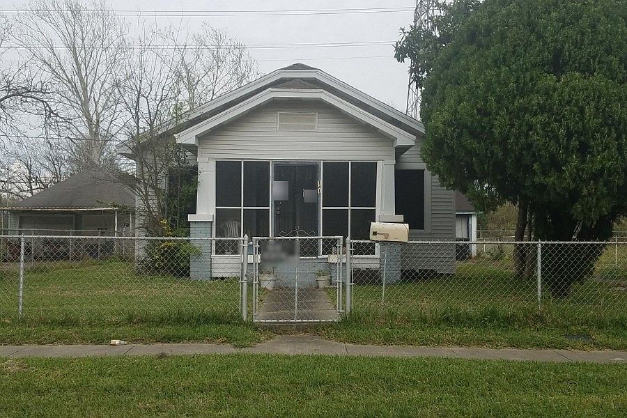 1st image of 141 Woodvale St