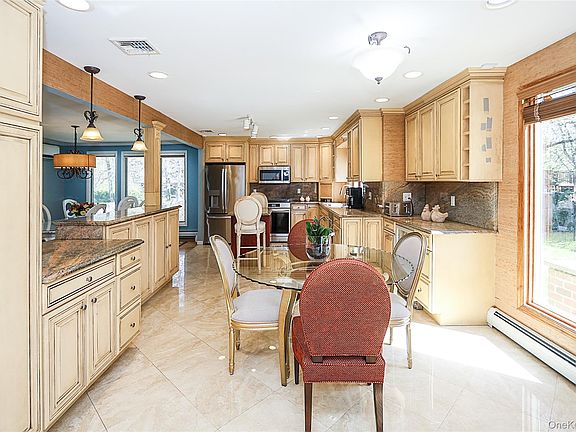 2nd image of 395 Ridgefield Road