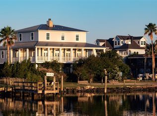 123 E Shore Dr, Clear Lake Shores, TX 77565