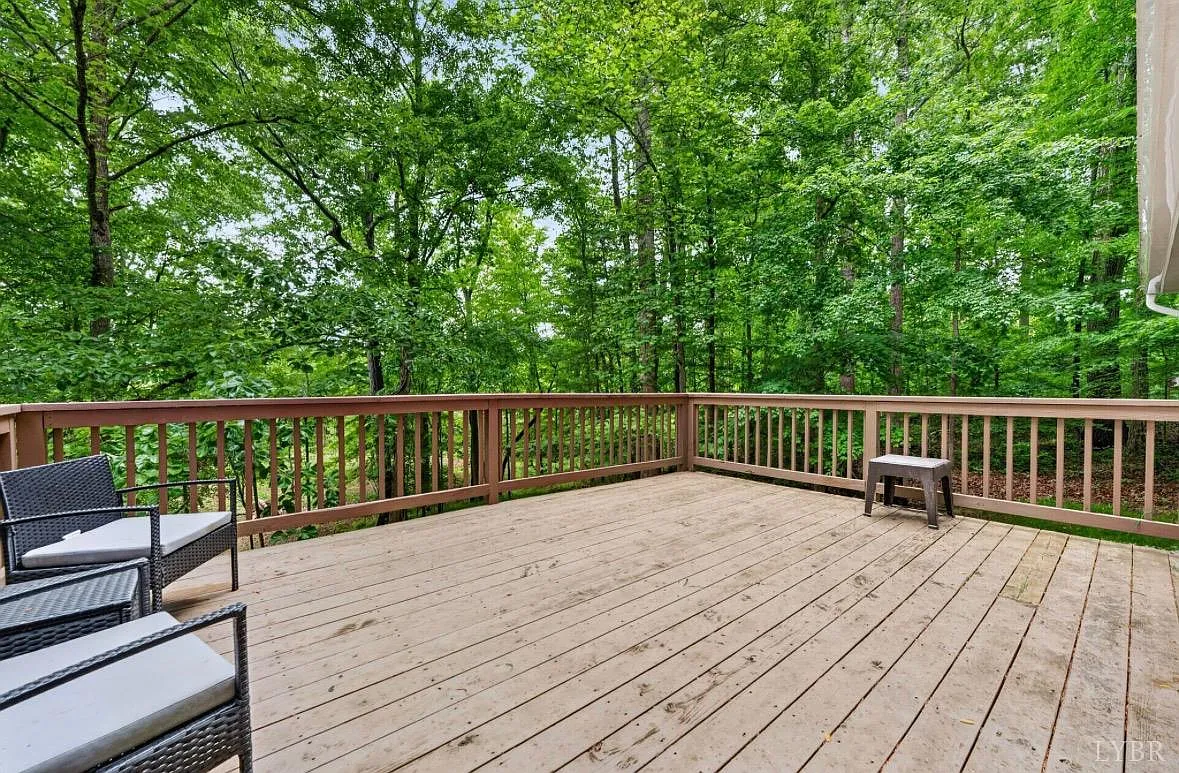 3 bed, 3.5 bath, 4000 sqft, $4,500 — Photo 4
