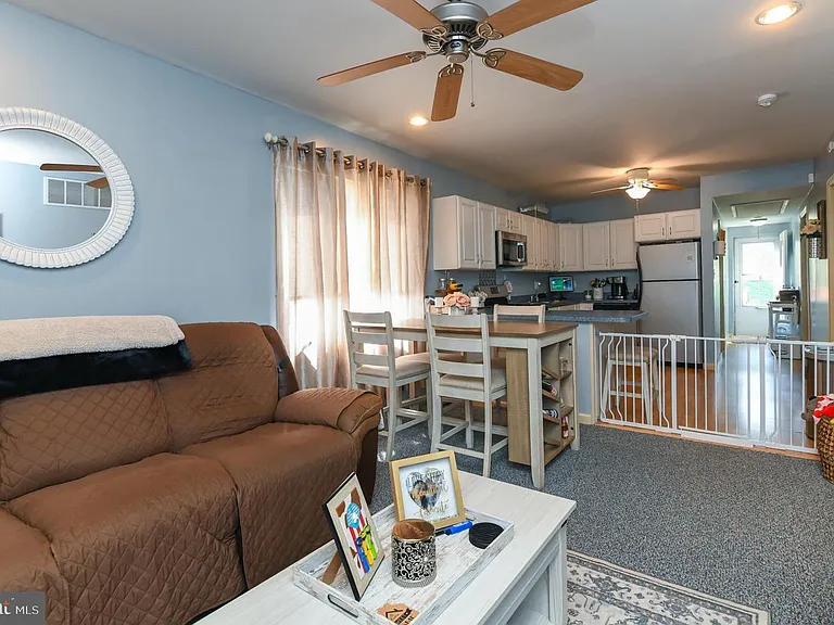 322 W Washington St — Photo 10
