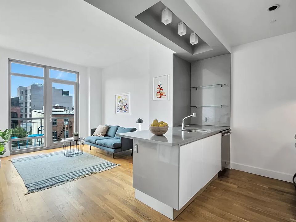 1st image of 315 Gates Ave APT 4N