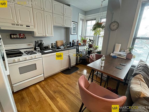 5th image of 235 Northampton St APT 2
