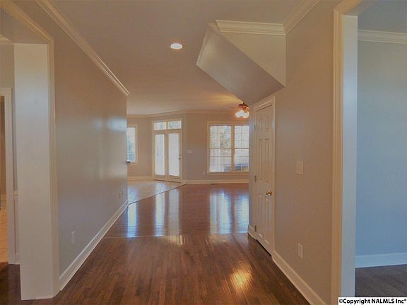 3rd image of 104 Kinsman Cir