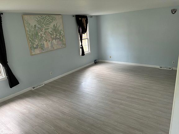 3rd image of 124 Deppe Ln