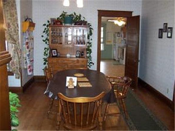 5th image of 727 8th Street E