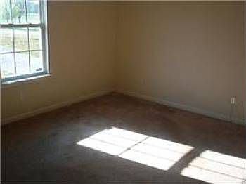5th image of 106 Vanessa Ct