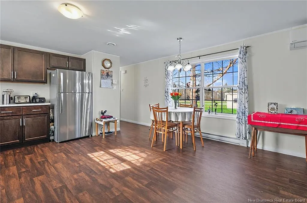 3 bed, 1.0 bath, 1178 sqft, $199,900 — Photo 4