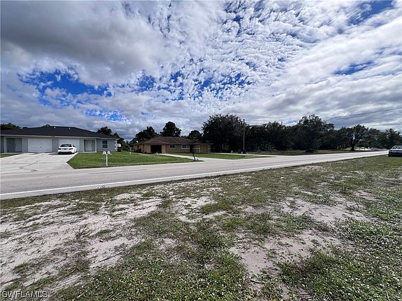 5th image of 398-400 Bell Blvd S