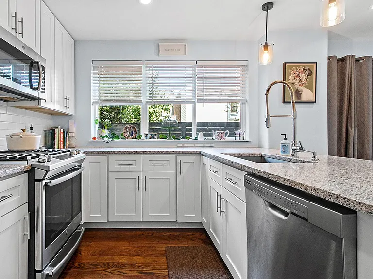 1649 E Eyre St #7 — Photo 12