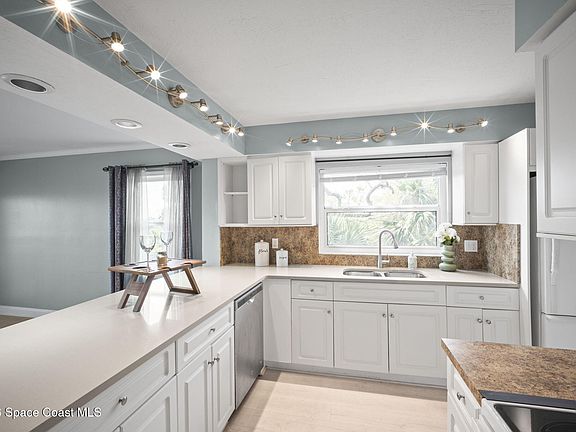 5th image of 1540 Riverside Dr #12