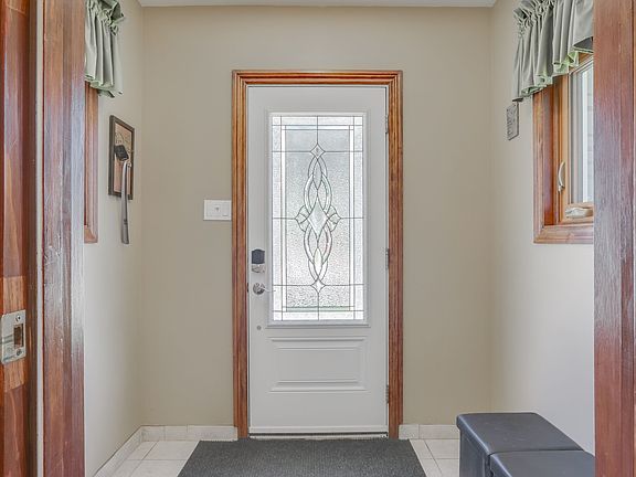 4th image of 1054 Chippewa Dr