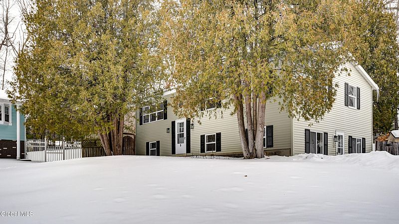 2nd image of 5 Deerleap Place