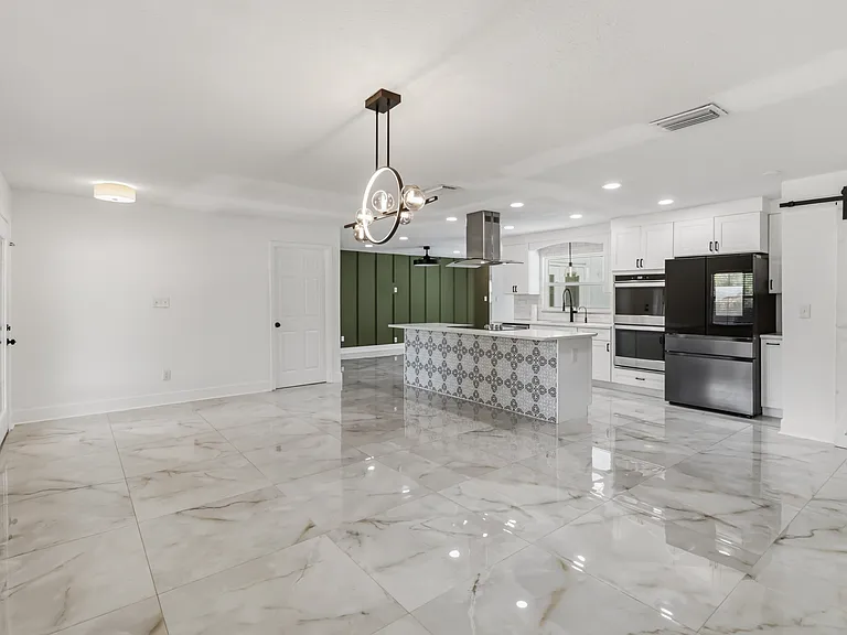 436 Eagle Creek Cir — Photo 6