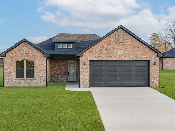 3906 French Dr, Longview, TX 75604