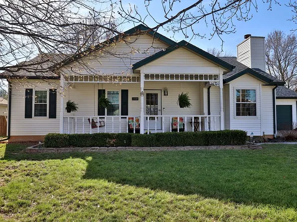1759 N Pearson Dr, Springfield, MO 65802
