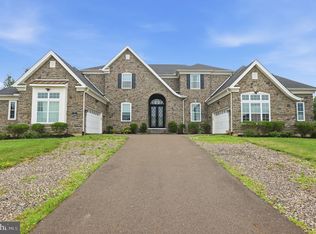 7 Oxford Dr, Ivyland, PA 18974