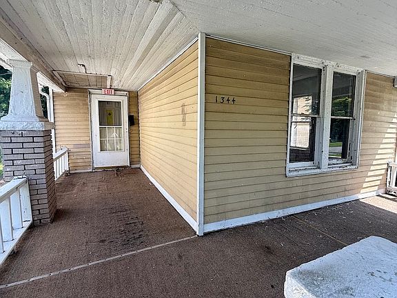 3rd image of 1344 E Condit St