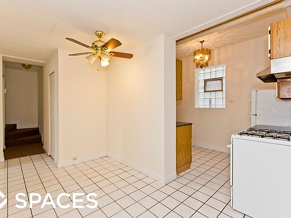 2nd image of 3912 N Pine Grove Ave #3928GARDEN