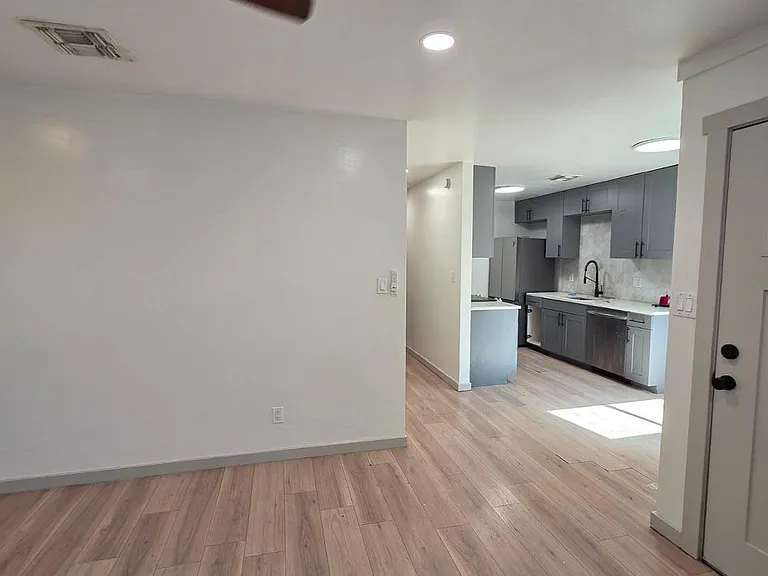 4034 E Moreland St #2 — Photo 5