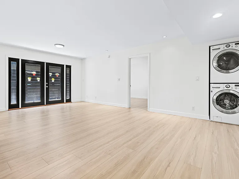 2121 Beloit Ave #112 — Photo 13