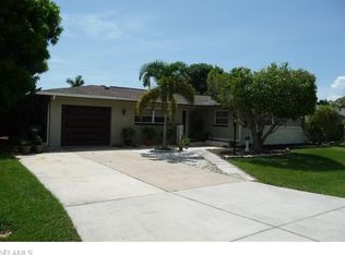 806 Entrada Dr N, Fort Myers, FL 33919