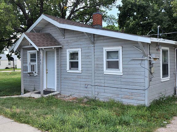 2nd image of 1121 E 10th St