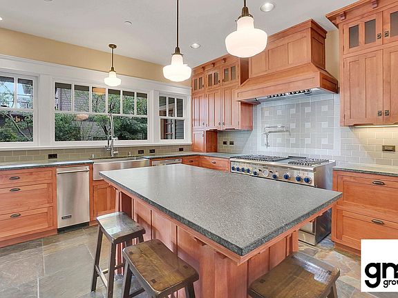 4th image of 385 Miramar Dr