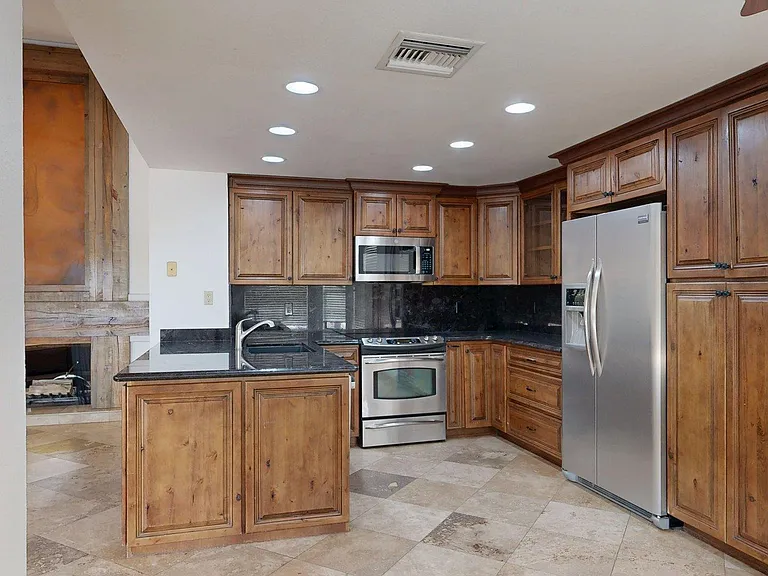 10575 E Mission Ln — Photo 6