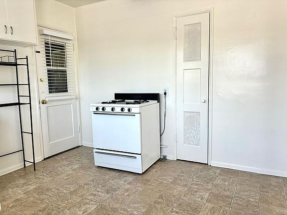 2nd image of 10718 Camarillo St