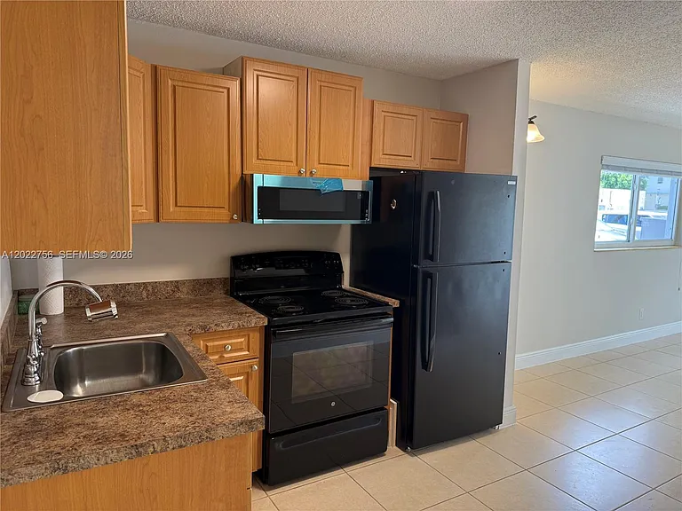 715 NE 2nd Ave #101 — Photo 6